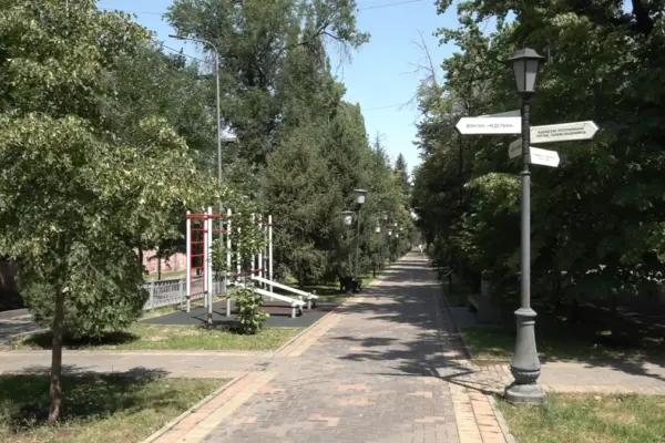 В Медеуском районе Алматы обновляют общественные пространства: аллеи, автополив и озеленение