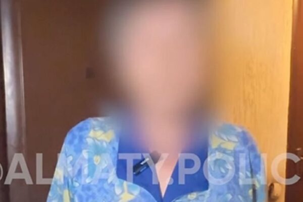Алматылық зейнеткер 3 мың долларды джинсыға тығып, курьермен «декларациялауға» жіберді