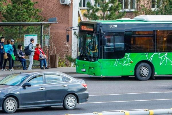 Пять автобусных маршрутов в Алматы изменят схемы из-за пробивки Толе би с 24 июля