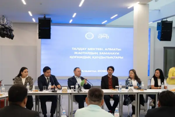 Абзал Нүкенов «Талдау мектебі. Алматы» түлектерімен кездесті