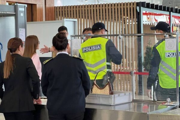 Алматы әуежайында екі маскүнем жолаушыны Астанаға рейстен түсіріп тастады