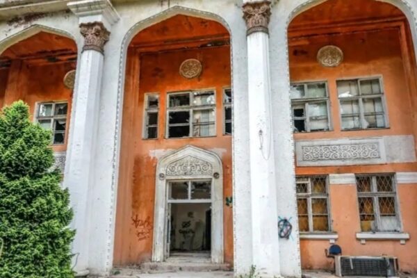 Алматыда теміржол ауруханасының ғимараты мен жері мемлекетке қайтарылды