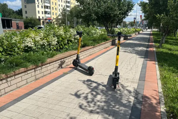 Алматыда электросамокаттарды жаңа ереже бойынша қояды: парковка тегін бола ма?