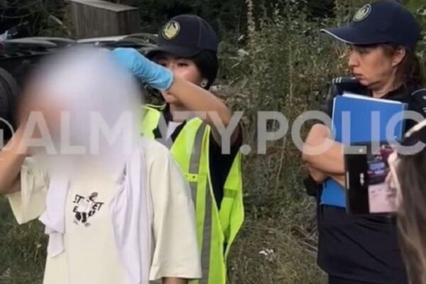 Алматыда үш қыз отырған такси тоқтатылып, бірінен есірткі табылды