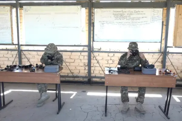 В Алматы выпустили первых операторов БПЛА: 30 военных прошли 40-дневный курс