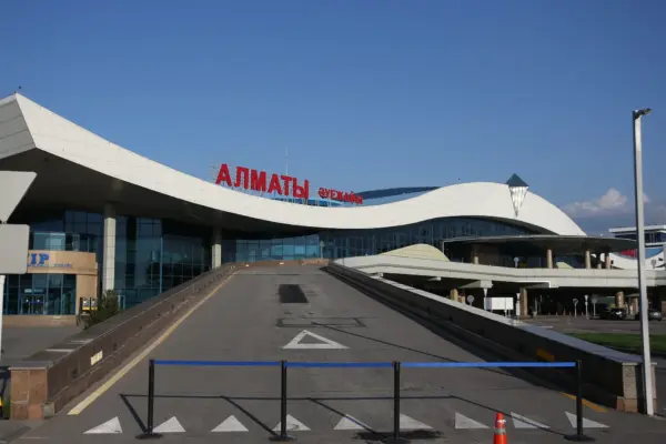 Таксисты Алматы отказались везти в аэропорт из-за штрафов: ответ полиции
