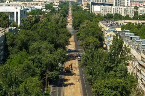 LRT в Алматы: переустроят 375 коммуникаций, работы идут на Толе би