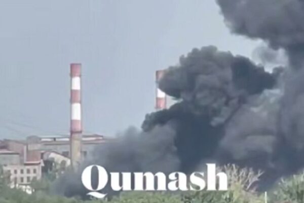 Пожар в Алматы: склад на Тобаякова тушат по повышенному рангу