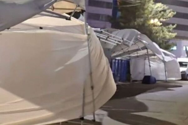 Ураган в Алматы сорвал палатки у стадиона перед концертом Канье Уэста
