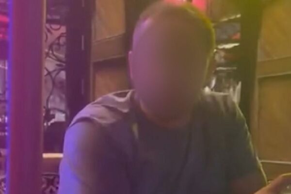 Канадец обматерил женщину в Алматы: его арестовали на 5 суток