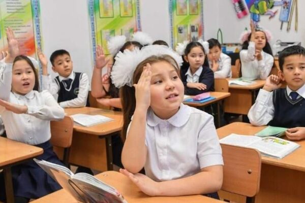 Алматы мектептері жаңа оқу жылында сенбілік оқуға көшпейді