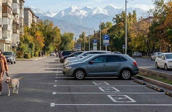 Алматыда көпқабатты үй тұрғындарына тегін тұрақ пайдалану ережесі бекітілді