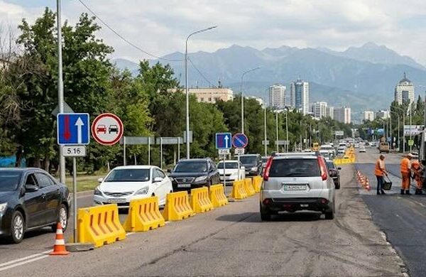 Реверсивное движение введут на улице Жандосова в Алматы с 19 по 23 августа