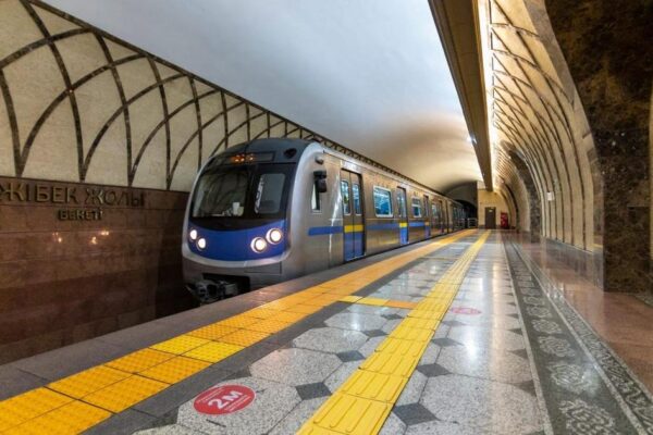 В Алматы 23 августа проезд в автобусах и метро сделают бесплатным