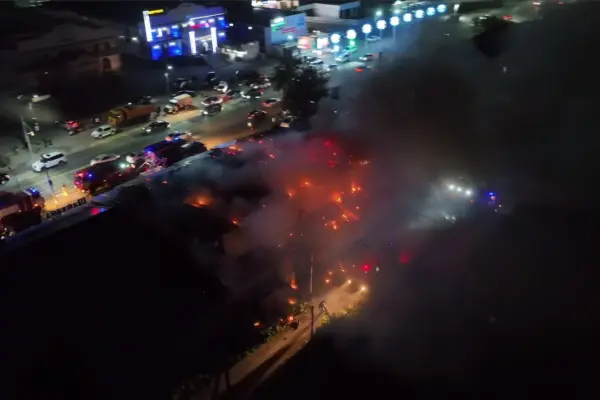 Пожар в ресторане под Алматы: огонь охватил все здание