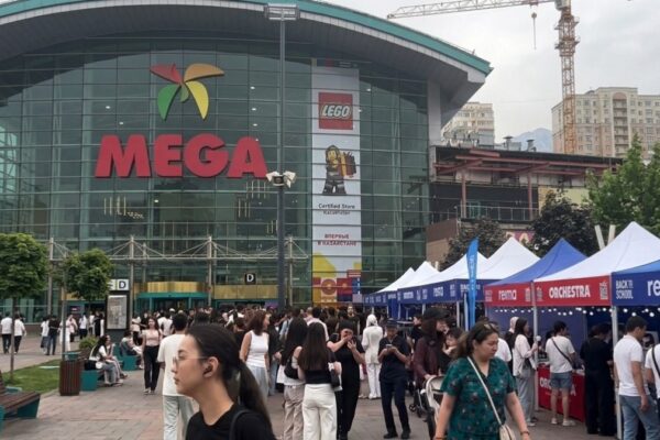 Посетителей ТРЦ Mega Alma-Ata эвакуировали из-за срабатывания пожарной сигнализации