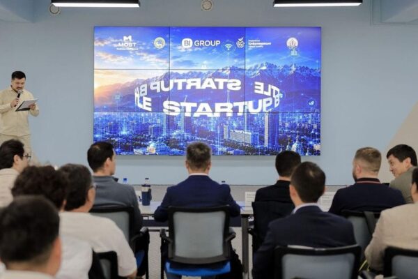 Робот-собака и ИИ: что показали на Startup Battle в Алматы