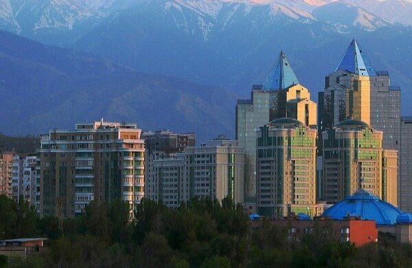 Алматы тұрғындарына жексенбіде көшеде аз жүру ұсынылады
