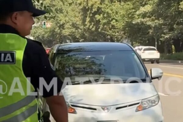 Проверка минивэна в Алматы закончилась его изъятием