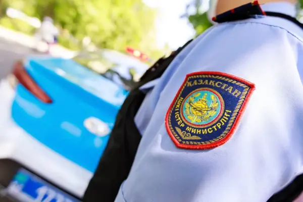 Алматыда күдікті минивэнді полиция тоқтатты: VIN-код өзгертілген болуы мүмкін