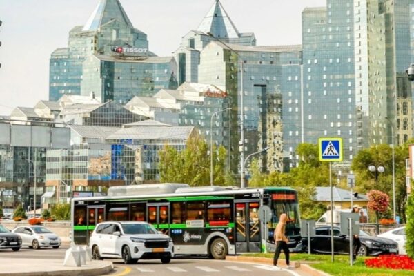 С 1 сентября в Алматы усилят транспорт и переведут чиновников на удаленку