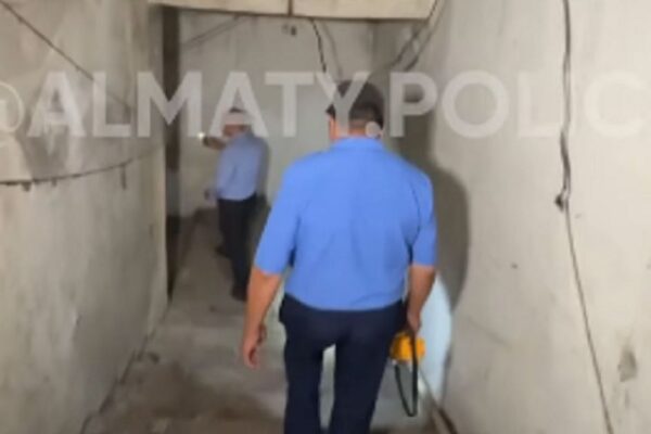 Полиция Алматы: двое пытались вскрыть бомбоубежище на пересечении Абая и Тлендиева