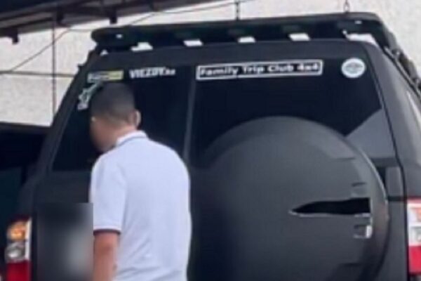 Школьник на Nissan Patrol врезался в забор в Алматы: родителей привлекут