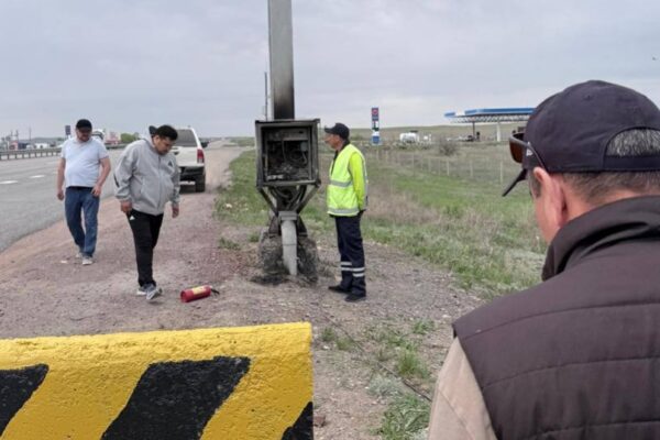 На трассе Астана — Алматы загорелась система контроля перегруза: полиция ищет причины