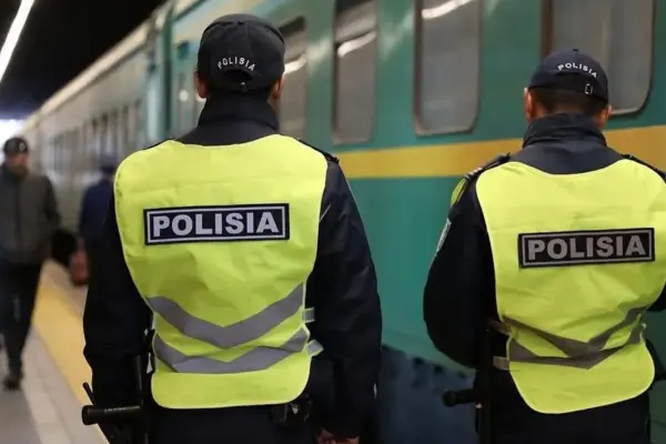 В Алматы нетрезвая компания сорвала движение поезда: подробности