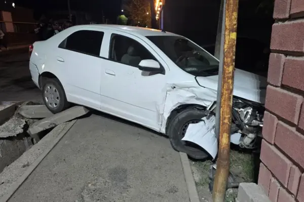 В Алматы столкнулись Hyundai и Chevrolet: трое пострадали