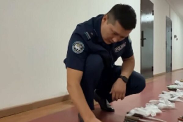 Полиция Алматы изъяла 4 270 единиц холодного оружия весом 235 кг