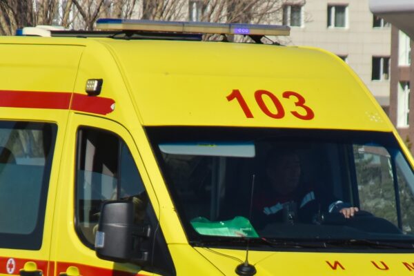 Алматыда жедел жәрдем дәрігерлеріне пышақпен қауіп төндірген екі ер адам ұсталды