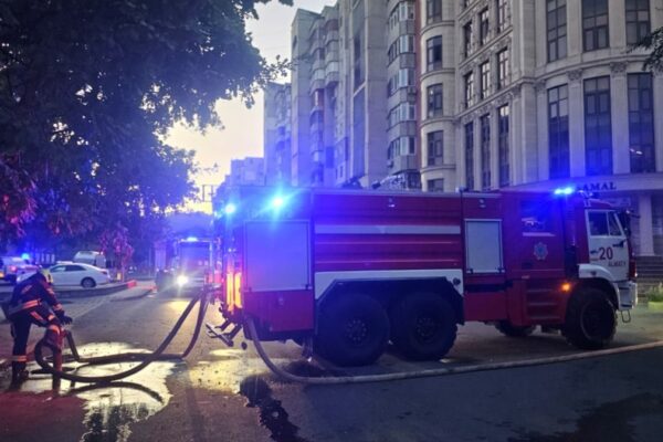 Алматыдағы 12 қабатты үйдегі өрттен 10 адам құтқарылды, оның үшеуі — бала