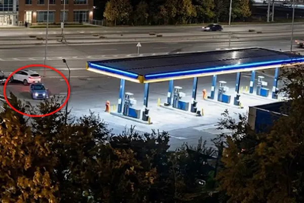 Алматыда АЗС аумағында дрифт жасаған жүргізушіге 7 тәулік қамау