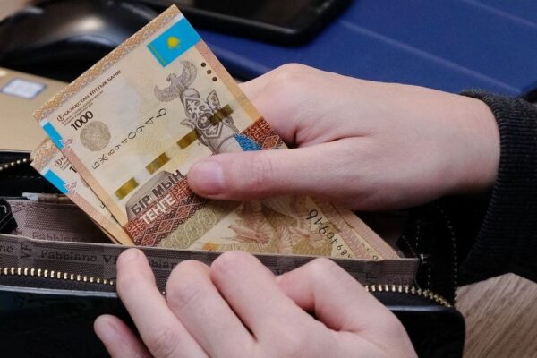 Алматыда бизнесмендерден ақша талап еткен «қоғам белсендісі» ұсталды