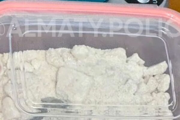 В квартире алматинца нашли 240 граммов порошка и набор для фасовки