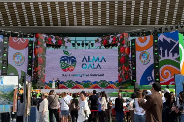 Алматы Абай алаңында Otbasy Fest өтті: Роза Рымбаева ән шырқады