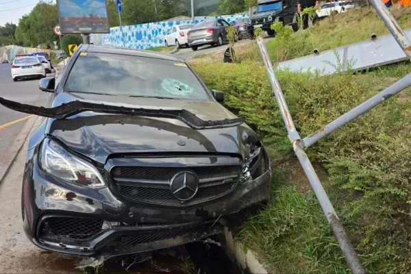 Алматыда Mercedes жүргізушісі қатысқан ауыр жол апаты болды