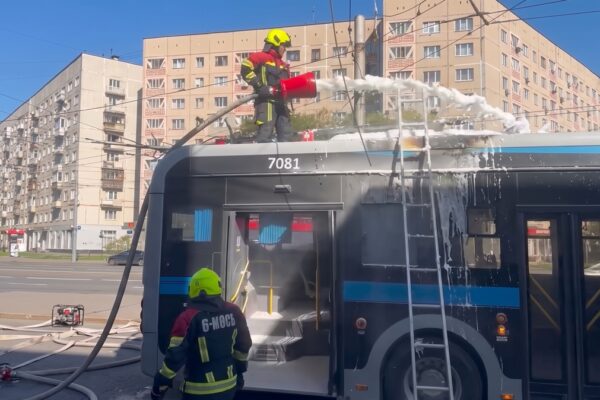 В Алматы загорелся троллейбус: пассажиры успели выйти сами