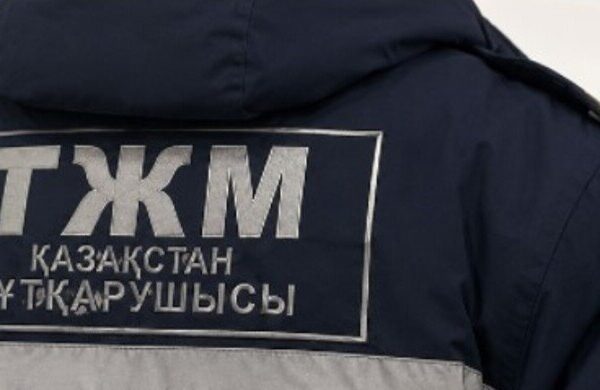 Спасатели вытащили двух туристок с травмами с высоты 2500 метров в горах Алматы