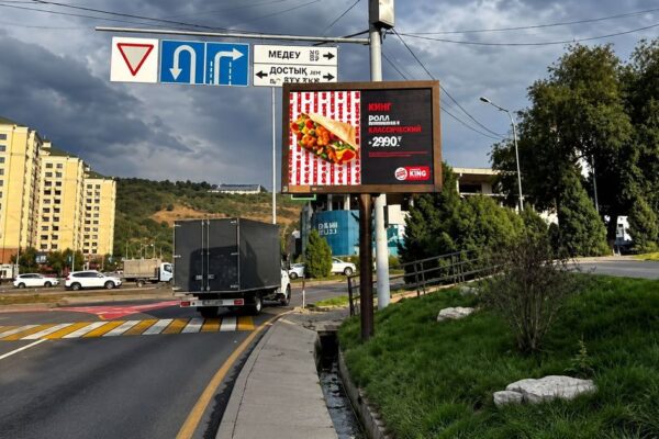 Алматыда заңсыз жарнама құрылымдарының иелеріне ескерту жасалды