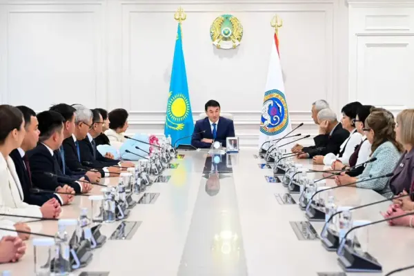 Алматыда мұғалімдер күніне орай үздік педагогтер марапатталды