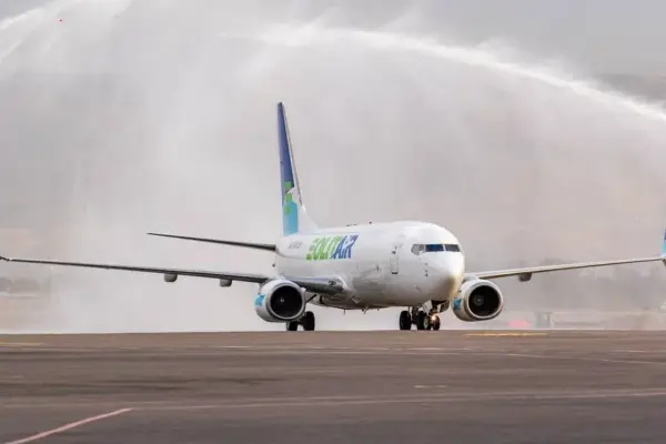 Алматыға алғашқы жүк рейсі келді: flydubai ұшағын «КМГ-Аэро» құйды