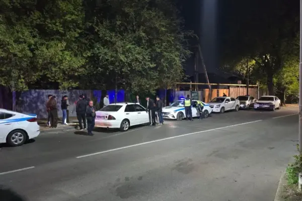 Алматыда төрт көлік соқтығысып, үш адам ауруханаға түсті