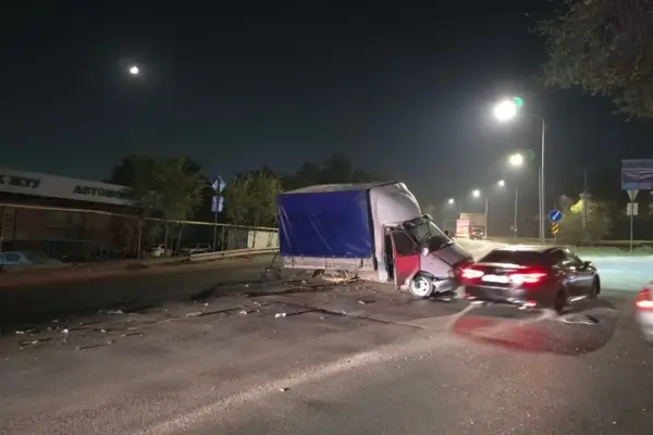 В Алматы Hyundai протаранил «ГАЗель»: шестимесячного ребенка увезли в больницу