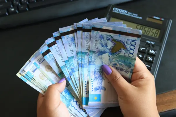 Алматы колледжінің студенттеріне 50 млн теңге қарыз болып қалған
