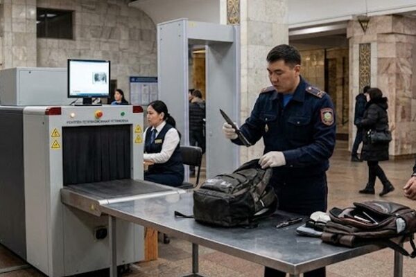 Досмотр в метро Алматы: у пассажира нашли предмет, похожий на нож