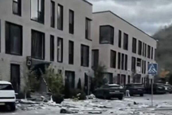 Взрыв в элитном ЖК Esentai City: повреждены три квартиры