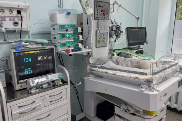 Малыш весом 679 граммов родился в Алматы и выжил