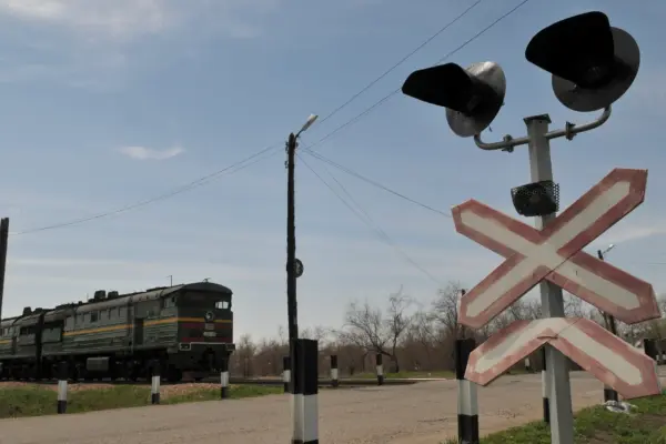 Водитель грузовика сбежал после столкновения с поездом Алматы – Петропавловск